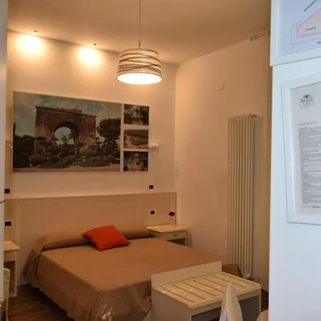 Charming Flat In - 35 Sqm - Smoking Area Access 카노사디풀리아